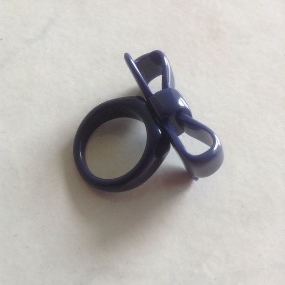 Cute Navy Bow Bow Ring - Picture 2 of 3